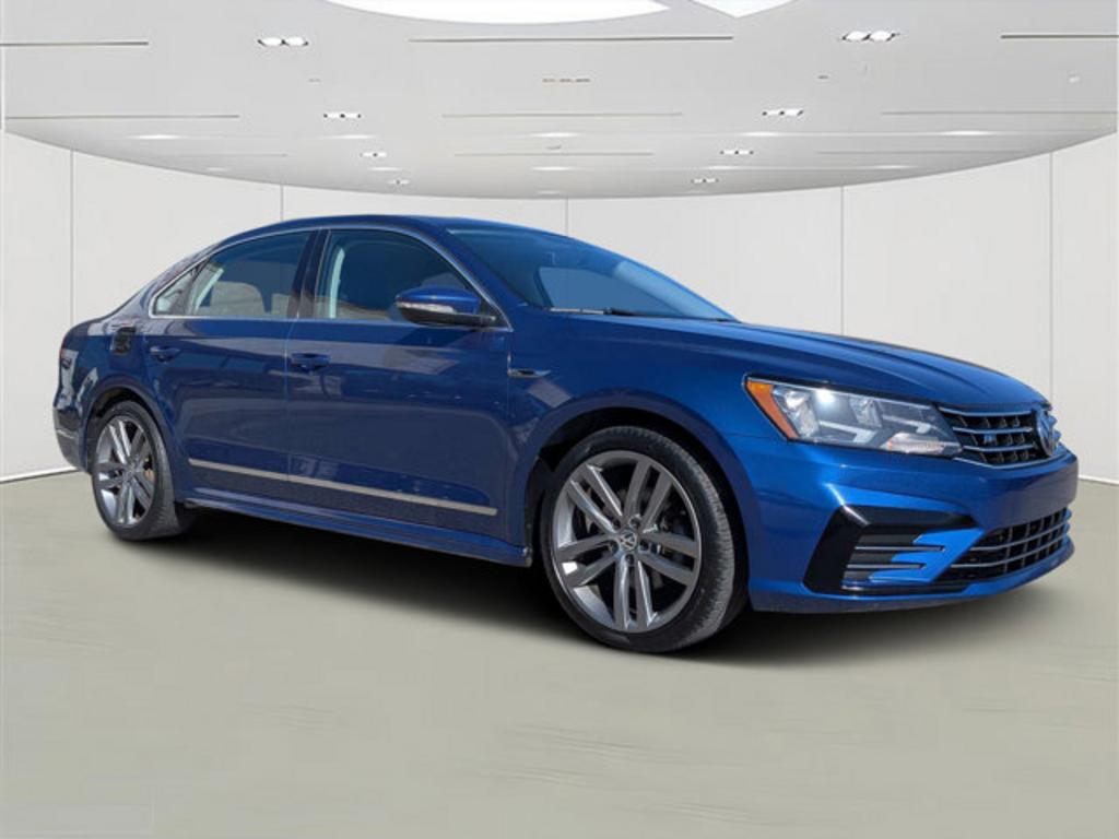 2017 Volkswagen Passat R-Line's photo